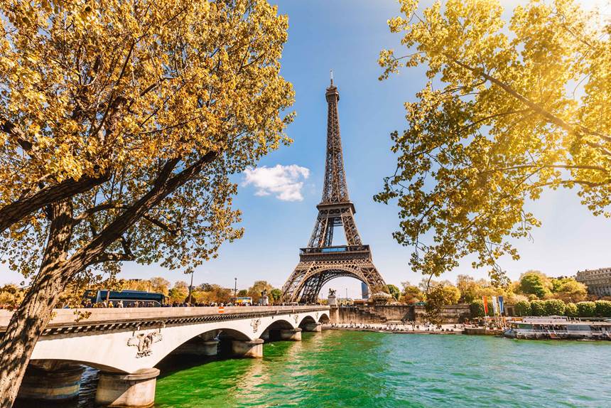 Paris on My Fridge: The Eiffel Tower Magnet Story